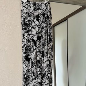 Loose flowy floral pants with slits size small